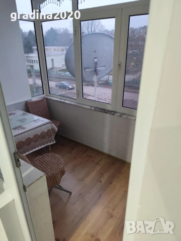 🏠  Давам под наем  3-стаен апартамент – 100 кв.м с голям хол, килер, таванска стая, маза и 2 дворни, снимка 16 - Разсади - 52756175