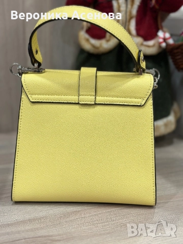 Жълта чанта Guess, снимка 3 - Чанти - 52541208