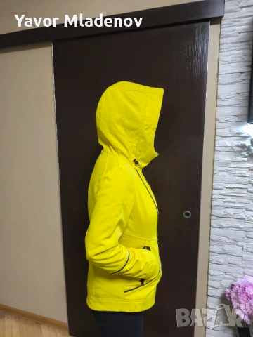 Дамско туристическо яке Guess S размер ново, снимка 12 - Якета - 53228643