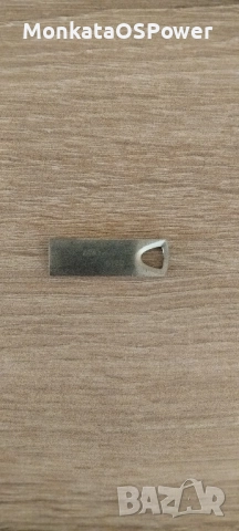 флаш памет на Hikvision 64gb 2.0