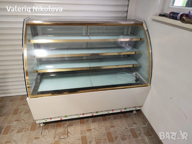 Сладкарска витрина, снимка 3 - Хладилни витрини и фризери - 53245438
