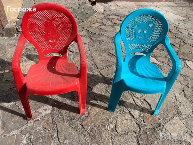Две детски пластмасови столчета, снимка 3 - Мебели за детската стая - 42699255