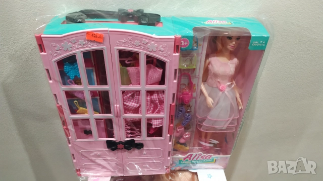 Барби с гардероб дрехи и обувки 