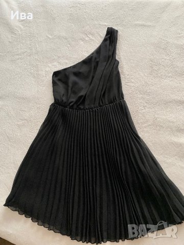 Черна рокля с едно рамо