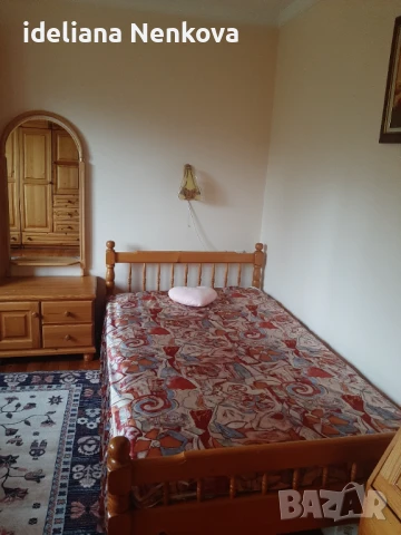 Четирикрилен гардероб и двойно легло от дърво и матрак, снимка 1