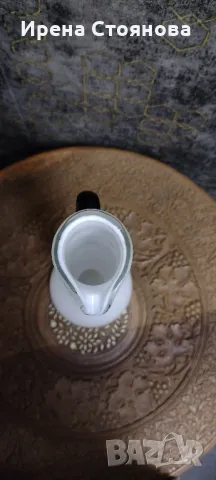 Елегантна и стилна ваза в млечно бял цвят с акцент дръжка тип ухо в черно, снимка 11 - Вази - 49377348