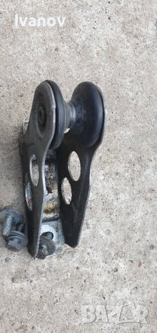 Водачи с ролка преден капак бмв е30 е32 е34  51231884272, снимка 2 - Части - 42200435