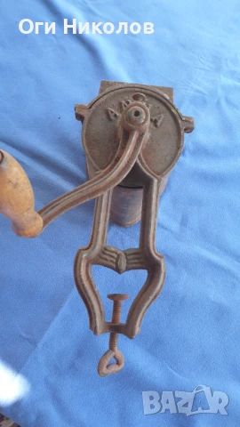 Старинна  мелачка за семена и зеленчуци, снимка 6 - Антикварни и старинни предмети - 51310451