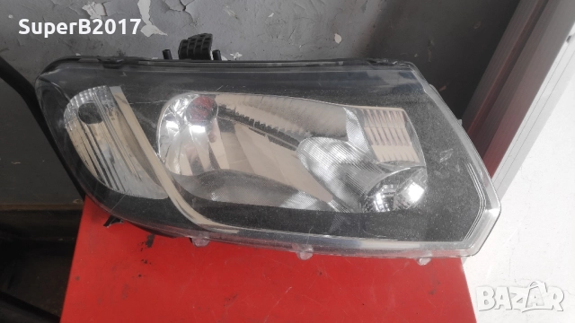 Продавам - оригинален десен фар за Дачия Сандеро II