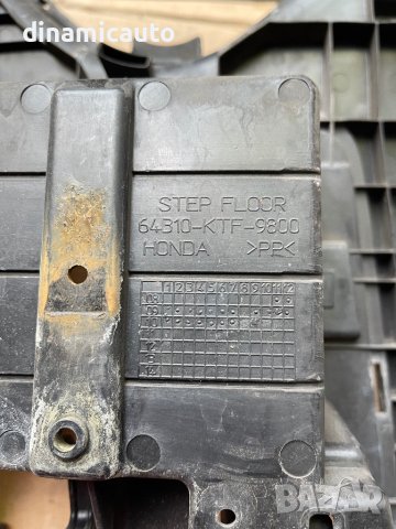 Под стъпване и пластмаса към краката Honda Sh 150i 2010г, снимка 5 - Части - 42061551