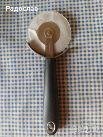 нож за пица Zwilling Solingen , снимка 2 - Прибори за хранене, готвене и сервиране - 51086744