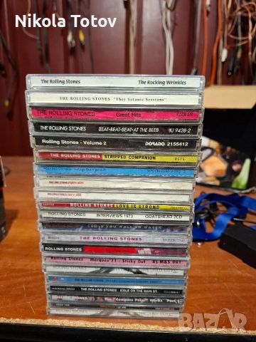 Продава се колекция от СД дискове на Rolling Stones. 