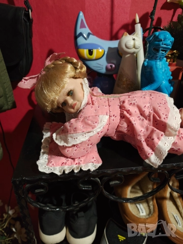 Реалистична порцеланова кукла 