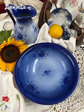 Комплект за лична хигиена или умивалник за спалня💙 Според мен е съвременна репродукция 