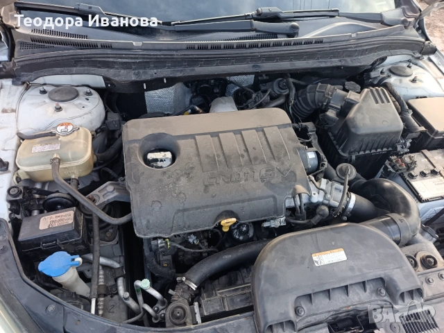 Хюндай i30 1.6 CRDI, снимка 10 - Автомобили и джипове - 53426239