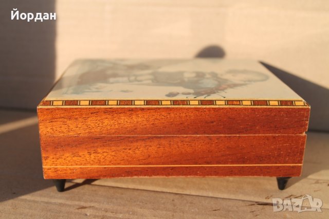 Дървена музикална кутия за бижута с латерна, снимка 3 - Антикварни и старинни предмети - 44435813