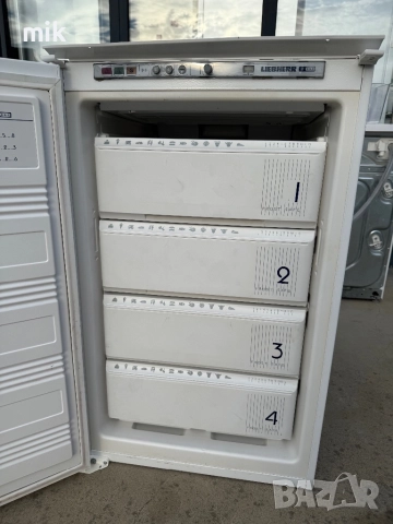 Малък фризер 4 чекмеджета Либхер за вграждане , снимка 2 - Фризери - 52075265