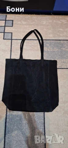 Продавам тоте чанта от чер естествен велур 