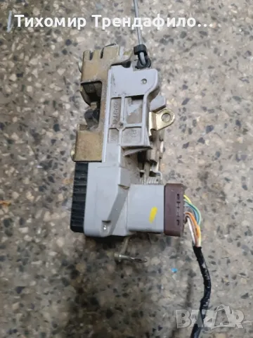 брава за предна дясна врата ланчия федра, пежо 807, ситроен ц8, фиат улис 2003г, снимка 4 - Части - 47976266