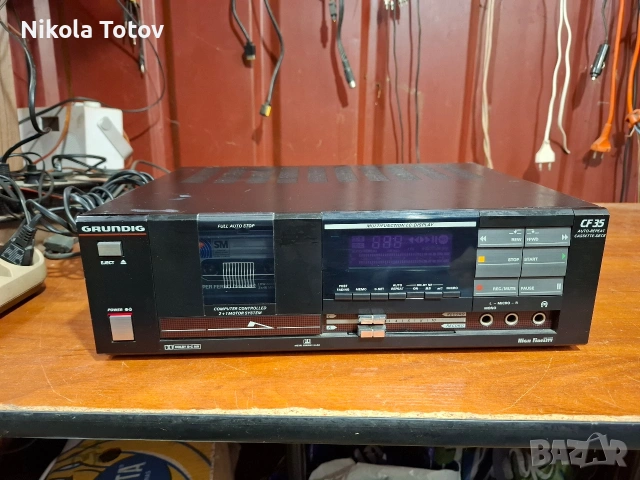 Продава се касетен дек Grundig CF35. 