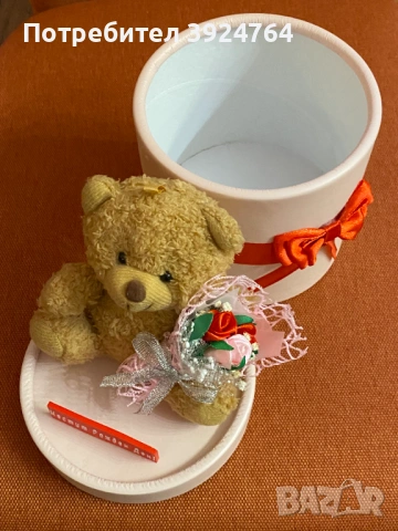 Кутия за подарък декорация мече с букет от сатенени рози, снимка 2 - Декорация за дома - 53298101