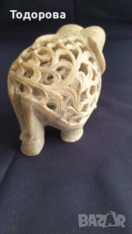 Пластика на слоница майка от мрамор-сапунен камък, снимка 7 - Антикварни и старинни предмети - 53660230