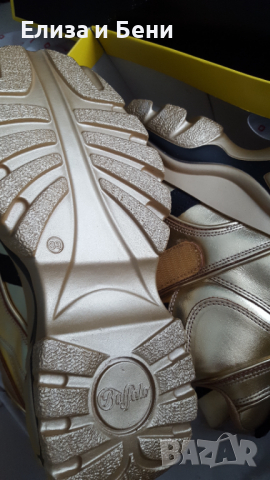 екстравагантни кецове естествена кожа с платформа, с кутия Buffalo gold platform sneakers high top, снимка 15 - Дамски боти - 36282776