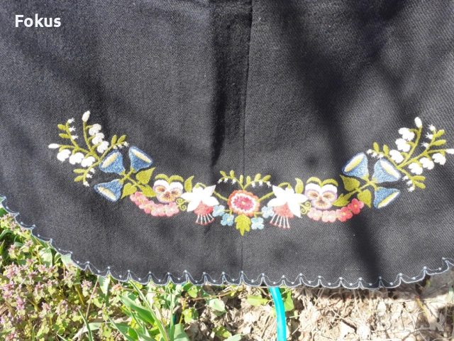 Стара автентична голяма бродирана престилка за носия, снимка 3 - Антикварни и старинни предмети - 53280040