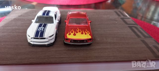 МУСТАНГ-Мажорет 1:64, снимка 3 - Колекции - 39659554