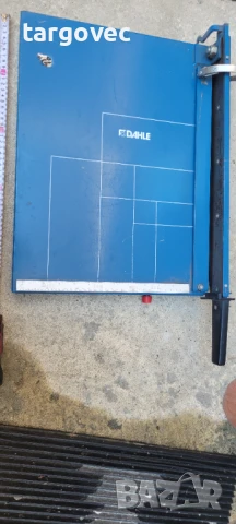 Професионална гилотина за хартия