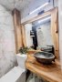 Ръчно изработени мебели за баня плот, огледало и поставка за тоалетна хартия, снимка 1 - Огледала - 44381796