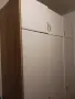 Трикрилен бял гардероб с надстройка, снимка 2