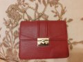 Нова червена чанта на Seidenfelt Manufaktur "Roros" със златни презрамки!, снимка 1 - Чанти - 41604460