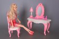 Кукла Барби с гардероб, тоалетка и аксесоари, снимка 4