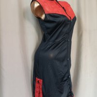 М/L Черна сатенена рокля с червена дантела , снимка 2 - Рокли - 41649520
