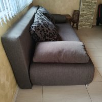 Продавам нов изключително конфортен и луксозен диван , дамаска плат с четири възглавници, снимка 3 - Дивани и мека мебел - 42317026
