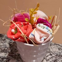 🌺 Ръчно изработени саксии с цветя от бебешки чорапки 🌼, снимка 5 - Бебешки чорапи - 34164776