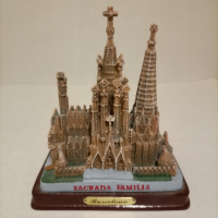 Ценна находка Гауди Барселона Sagrada Familia Декоративен/витринен сувенир Испания , снимка 5 - Колекции - 44737851
