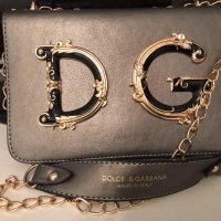 Тъмно сребриста със злaтисти елементи чанта dolce & gabbana original, снимка 3 - Чанти - 40132047