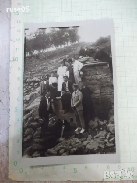 Снимка стара на група на чешмата - 1, снимка 1