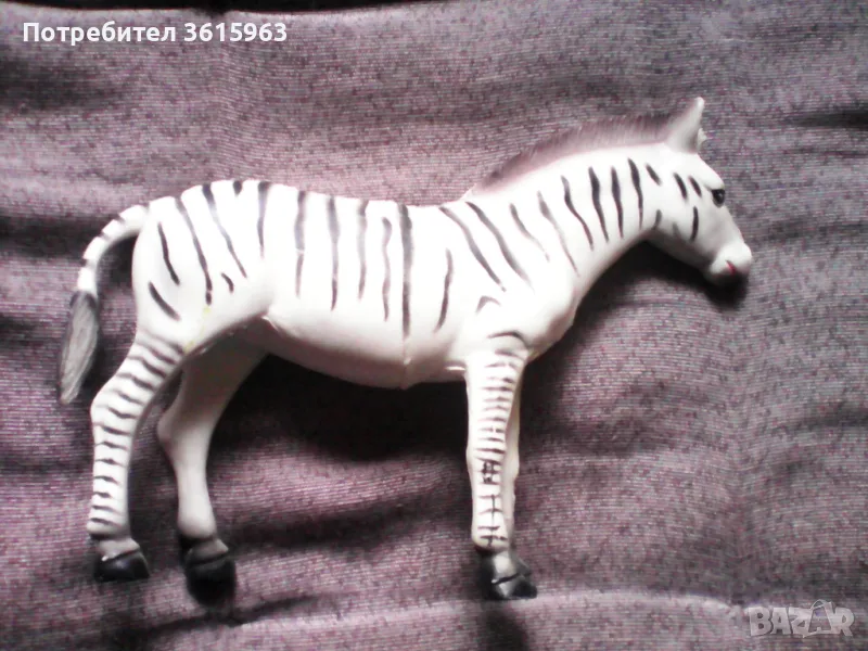 Пластмасова зебра, снимка 1