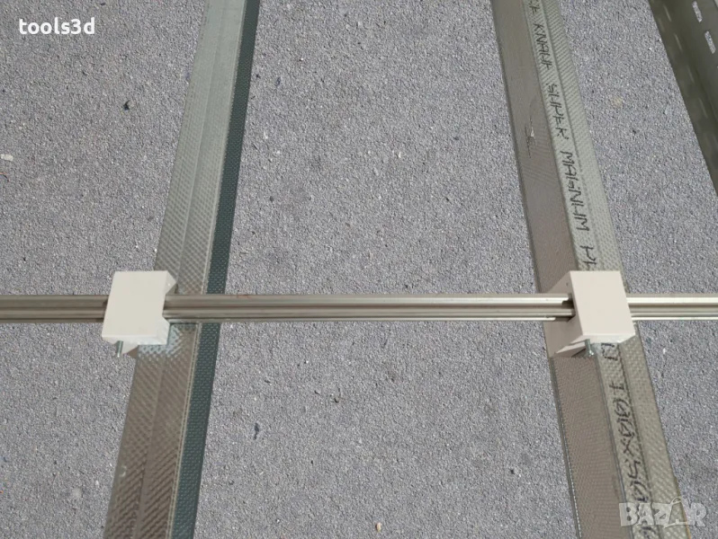 Приспособление за монтаж профили ЗА ПРЕГРАДНИ СТЕНИ И ПРЕДСТЕННИ ОБШИВКИ И ТАВАНИ., снимка 1