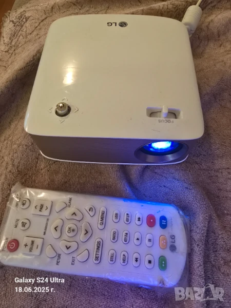 LED мини проектор LG PH150G с батерия, снимка 1