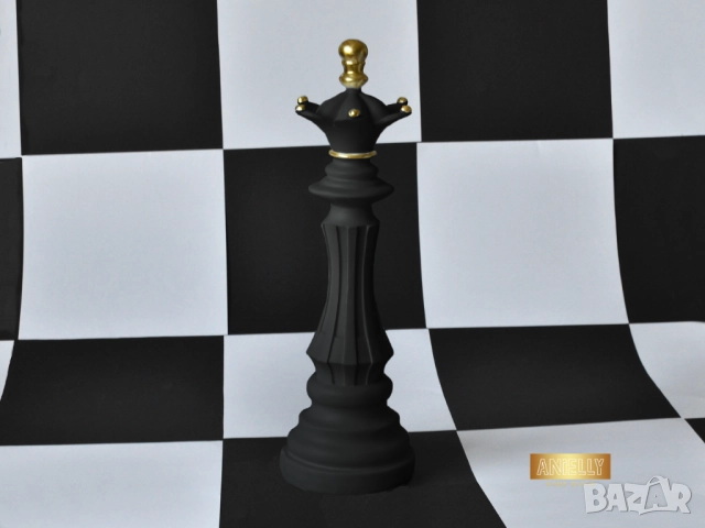 Голяма Черна Шахматна Фигура Царица / Изработена от Смола / Черен Мат със Златни Акценти 36 x 11 см., снимка 4 - Статуетки - 52411522