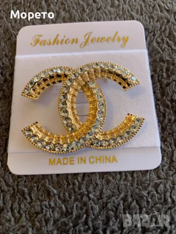 Красива нова дамска брошка