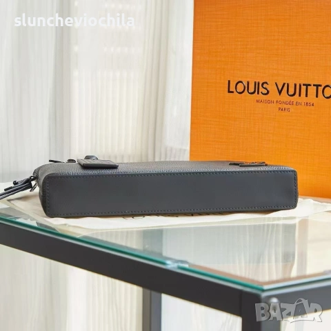 Чанта Louis Vuitton Takeoff Pouch, снимка 8 - Чанти - 53561931