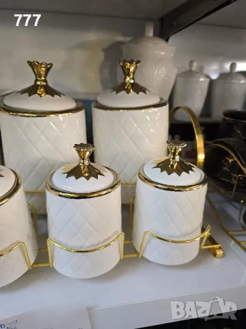 бурканчета, снимка 2 - Буркани, бутилки и капачки - 48055915