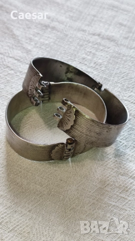 Старинен комплект възрожденски сребърни гривни , снимка 2 - Антикварни и старинни предмети - 52084685