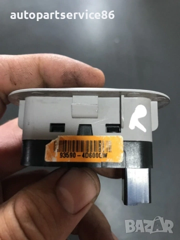 Бутон за повдигане на задно дясно стъкло за KIA Carnival (2006–2011) 93590-4D600, снимка 3 - Части - 53191661