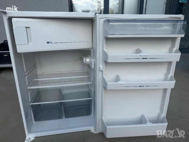 Малък хладилник Либхер с камера